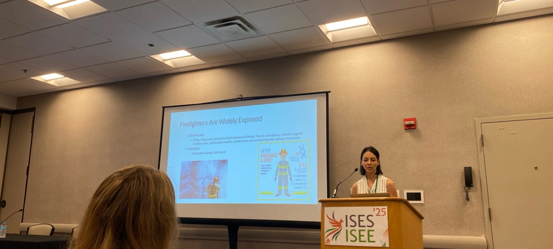 Melissa Furlong conducts an oral presentation of her team's research at the 2025 ISES/ISEE Conference.
